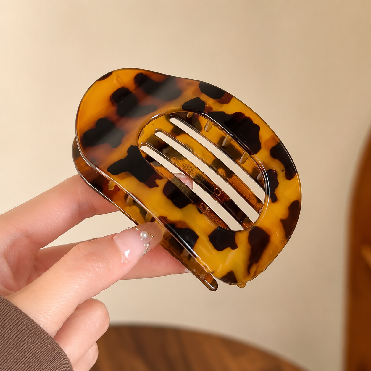 Velmora Grace Clip – Strong Hold for All Hair Types