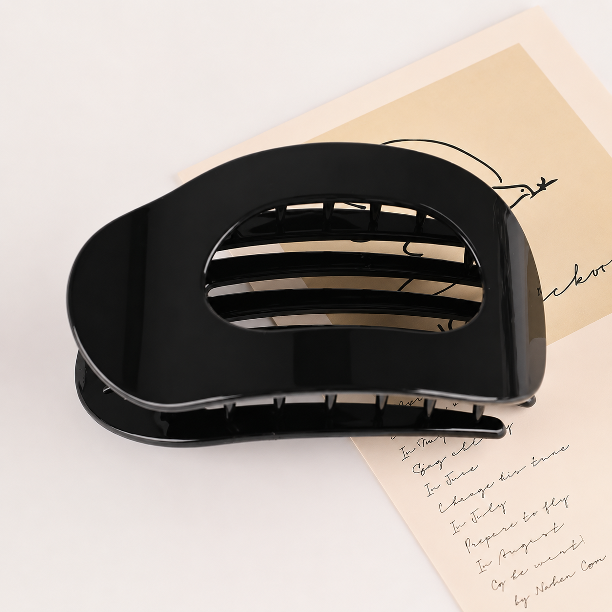 Velmora™ Minimalist Oval Hair Claw Clip – Strong Hold for All Hair Types