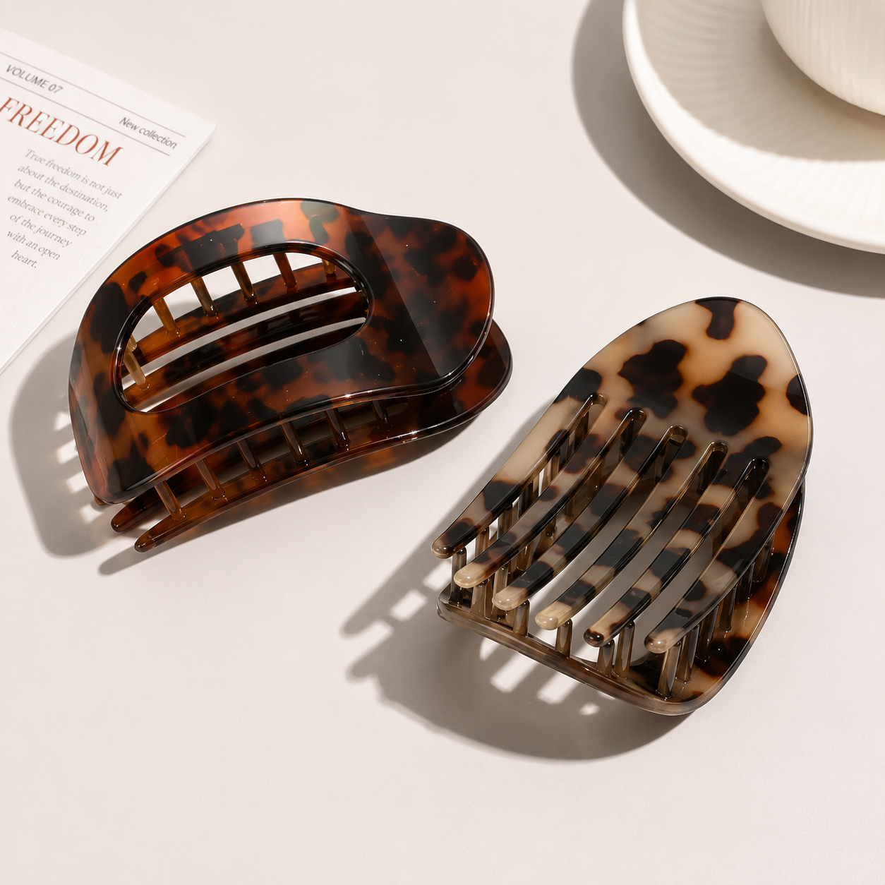 Velmora™ Minimalist Oval Hair Claw Clip – Strong Hold for All Hair Types